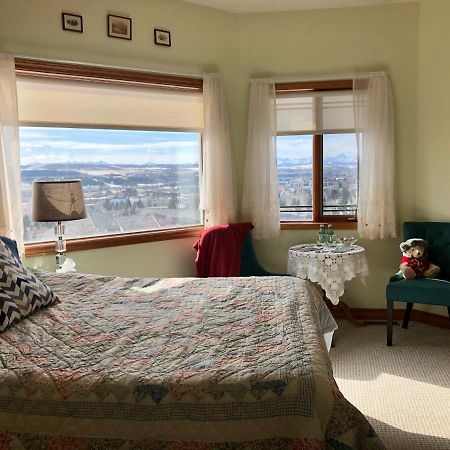 Rocky Mountain View Bed & Breakfast Cochrane Exterior foto