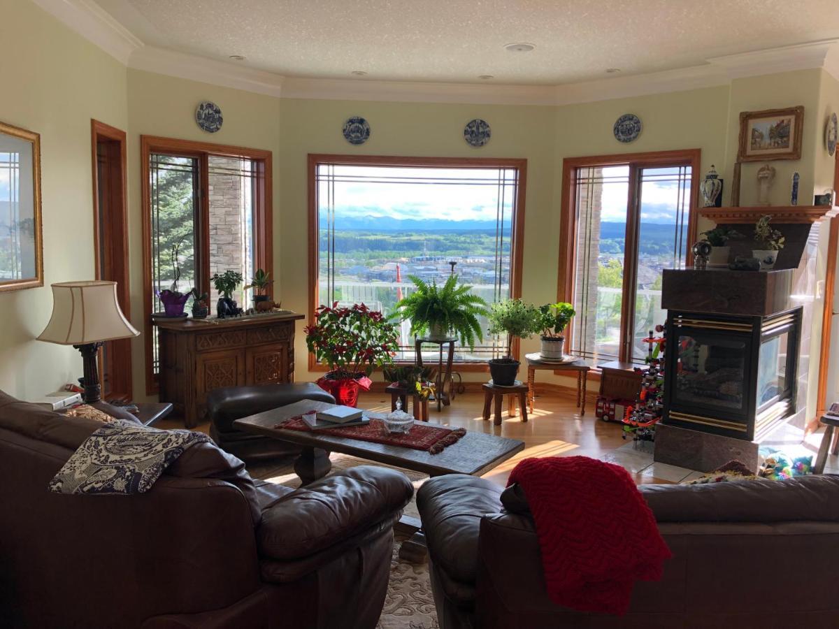 Rocky Mountain View Bed & Breakfast Cochrane Exterior foto
