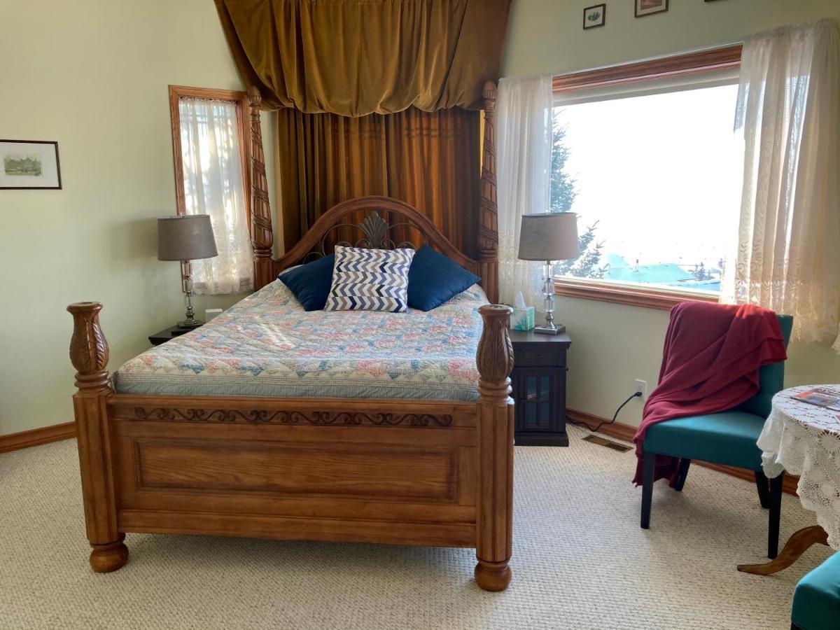 Rocky Mountain View Bed & Breakfast Cochrane Exterior foto